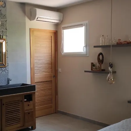 Un Joli Jardin Mediterraneen אגדה